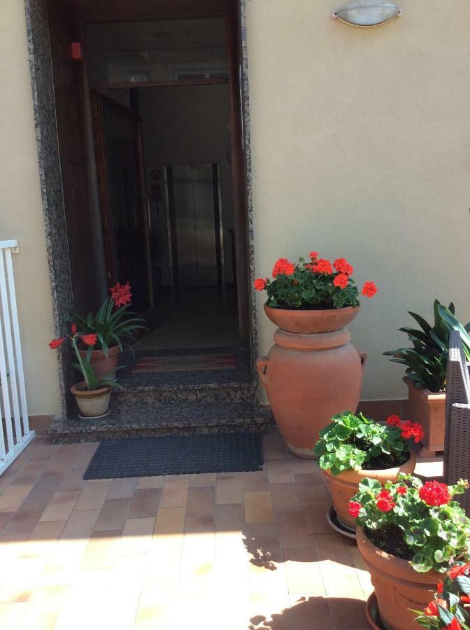 Casa Celeste Apartment เวียเรจโจ ภายนอก รูปภาพ